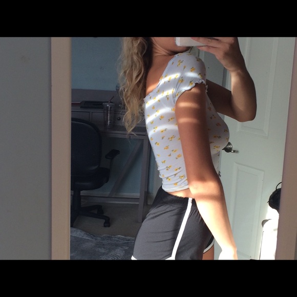 Baby blue buttercup crop top - Picture 3 of 5